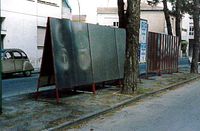 Pannelli elettorali Tipo 75/90. Struttura in tubolare d'acciaio e lamiera zincata. Gambe per montaggio singolo o doppio