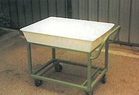 Carrello Tipo P/1 con contenitore per alimenti in plastica Carrello Tipo P/1 con contenitore per alimenti in plastica