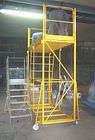 Passerelle di lavoro accoppiabili munite di scala per manutenzione o lavori lato barca. Altezza e lunghezza a richiesta