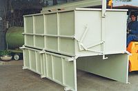 Contenitore Tipo 75/95, grande, con fondo apribile, sgancio unico. Per sfridi lunghi